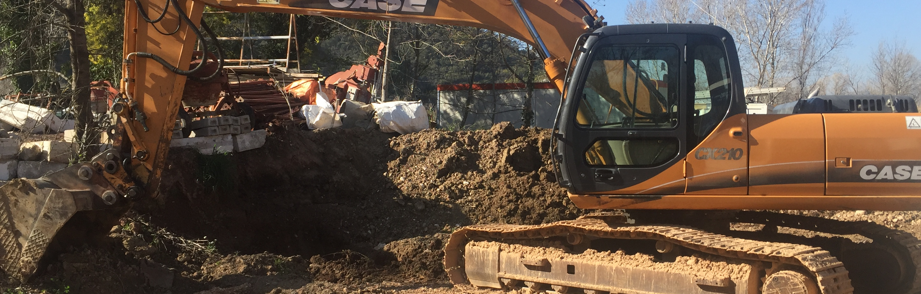 entreprise de terrassement Alpes-Maritimes, terrassement Var, travaux VRD, démolition, enrochement, terrassement piscine, terrassement villa.